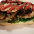 "Montadito" con hamburguesa de aguacate