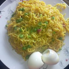 A picture of Indomie and eggs.