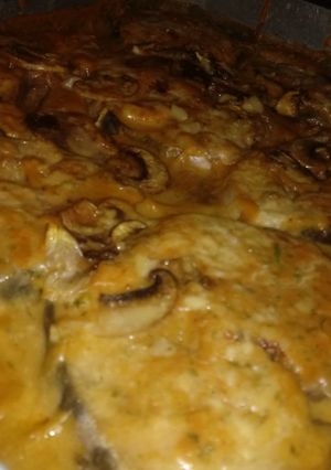 Una foto de Bagre En salsa Marinera con Reducción de Champiñones al Ajillo