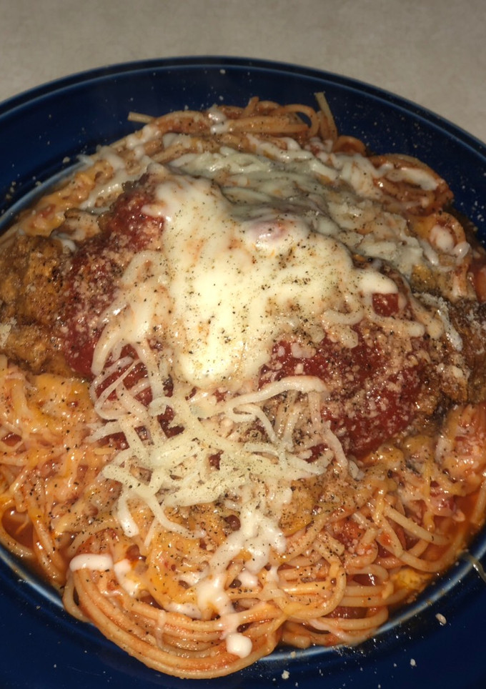 A picture of Chicken parmesan.
