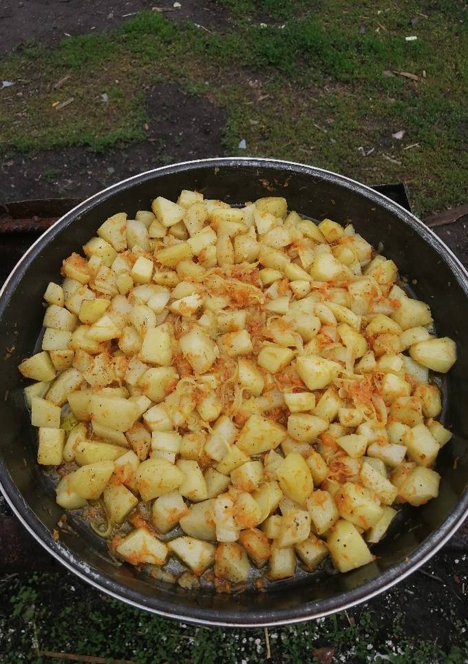 Картопля на мангалі