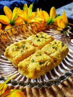 কেশরি ভাপা সন্দেশ (Kesari bhapa sandesh recipe in Bengali) রেসিপির প্রধান ছবি