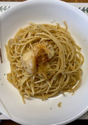 A picture of Spaghetti Scallops with Garlic and Butter 蒜香牛油帶子意粉.