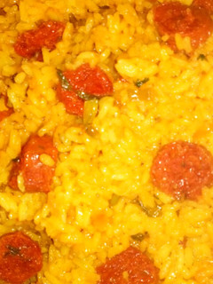 Una foto de Arroz con Chorizo y cilantro