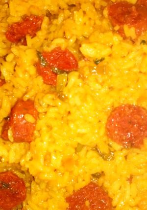 Una foto de Arroz con Chorizo y cilantro