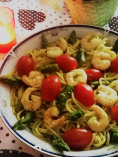 Foto di Spaghetti con gamberetti e asparagi