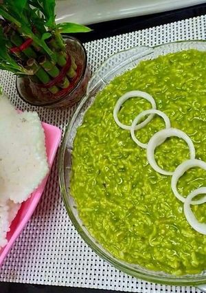 A picture of Palak khichdi.