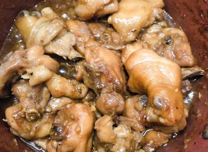 Hình của món Gà ram mặn ngọt.