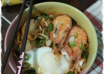 Resep Unik Ramen Carbonara dengan Kaldu Udang Lezat Mantap