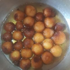 A picture of Gulab jamun.
