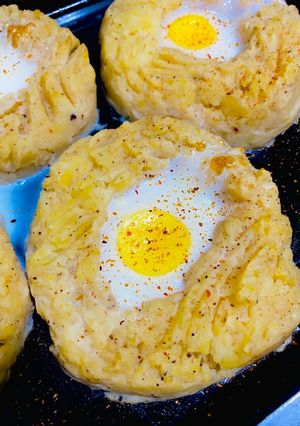Una foto de NIDOS DE PURÉ DE 🥔PAPAS🥔Y 🥚🥚HUEVO🍳