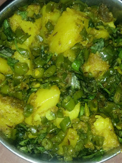 बींस आलू की सूखी सब्जी (beans aloo ki sukhi sabzi recipe in Hindi) रेसिपी मुख्य फोटो