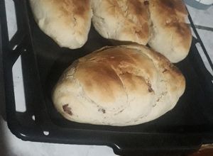 Una foto de Pan casero con salamin