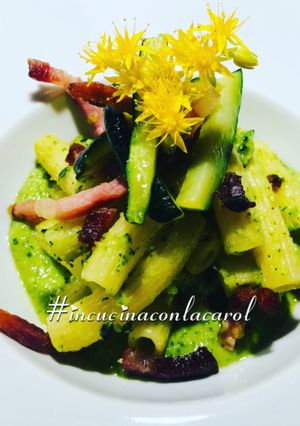 Foto di Rigatoni con pesto di zucchine e speck