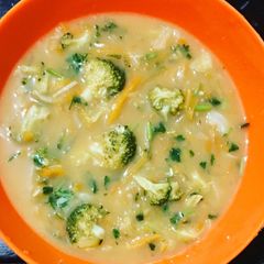 A picture of Cream of broccoli soup.
