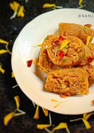 বাদাম ড্রাই ফ্রুটস রোল (badam dry fruits roll recipe in Bengali) রেসিপির প্রধান ছবি