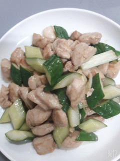 小黃瓜炒雞丁 的食譜成品照片
