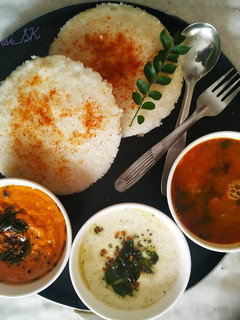 પ્લેટ /થાટ્ટે ઈડલી (Thatte idli Recipe in Gujarati) રેસીપી મુખ્ય ફોટો