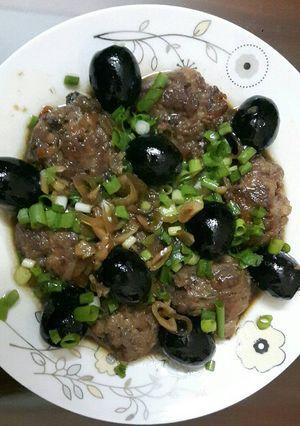 Hình của món Thịt viên kho chua ngọt.