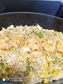 Una foto de Ensalada de langostinos con piña😋