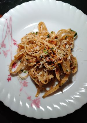 A picture of Aglio e olio fettuccine.