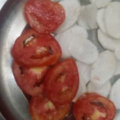 Tomato radish salad A picture of Tomato radish salad.