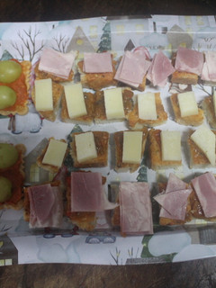 Una foto de Bandeja de jamón y queso