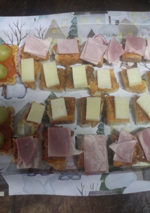 Una foto de Bandeja de jamón y queso
