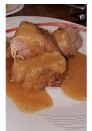 Una foto de Solomillo con salsa de zanahoria