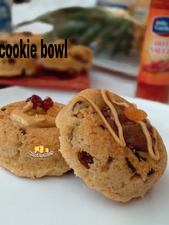 A picture of Raisin bowl cookie.