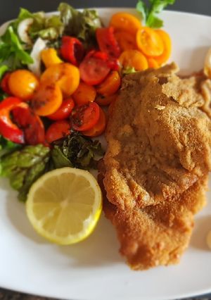 Una foto de #Milanesa con ensalada rápida