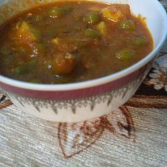 A picture of Matar paneer.
