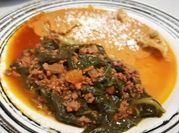 Una foto de acelgas con carne