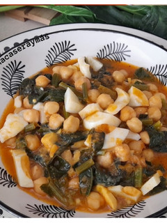 Una foto de Potaje de espinacas y garbanzos