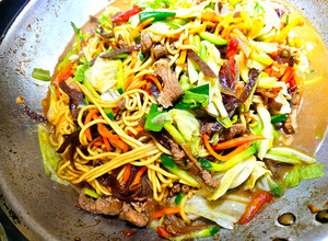 什錦肉絲炒麵（創意料理） 的食譜成品照片