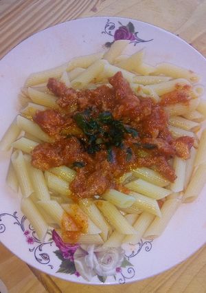 Una foto de Pasta con salsa napolitana con salchicha parrillera