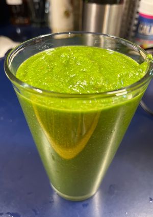 A picture of Green Smothie with Cinnamon and Pear 🍐.