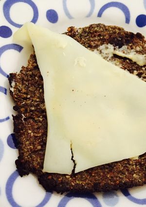 Una foto de Galleta de linaza y chia en tostador!! Súper fit :D