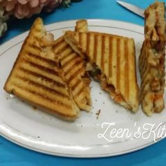 A picture of Grilled Sandwich Pizzas.