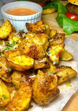 Hình của món Khoai Tây Nướng Bơ Tỏi & Phô Mai- Roasted Garlic Butter Parmesan Potatoes 🥔 🧄 🧀 🧈.