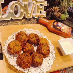 A picture of Potatoes pancakes with chicken.