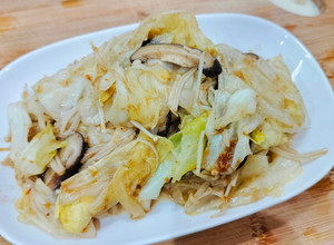 沙茶金針菇炒高麗菜 的食譜成品照片