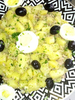 صورة لوصفة سلاطه بطاطس بالتونه