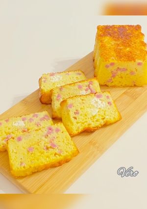 Une photo de Cake semoule /bacon/feta