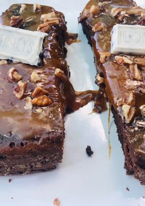 Una foto de Brownies de chocolate Turín con caramelo salado ❤️