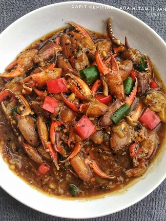 Cara Gampang Menyiapkan Resep Capit kepiting lada hitam yang Bisa Manjain Lidah Anti Ribet, Mantap Sekali