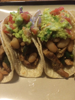 Una foto de Tacos de puntas de chuletas (puerco)