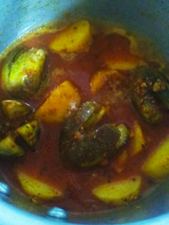 ભરેલા રીંગણ (Bharela Ringan Recipe In Gujarati) રેસીપી મુખ્ય ફોટો