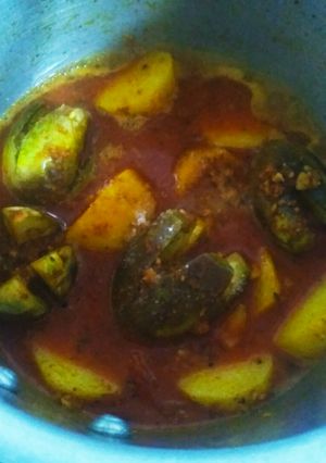 ભરેલા રીંગણ (Bharela Ringan Recipe In Gujarati) રેસીપી મુખ્ય ફોટો