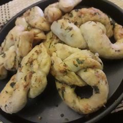 A picture of Garlic cheese knot bun.